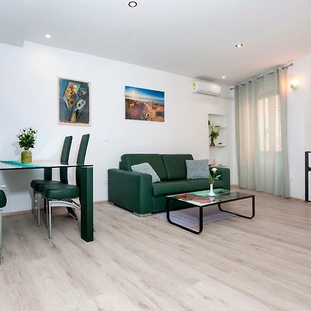 Studio Apartment Magic Ровин Екстериор снимка