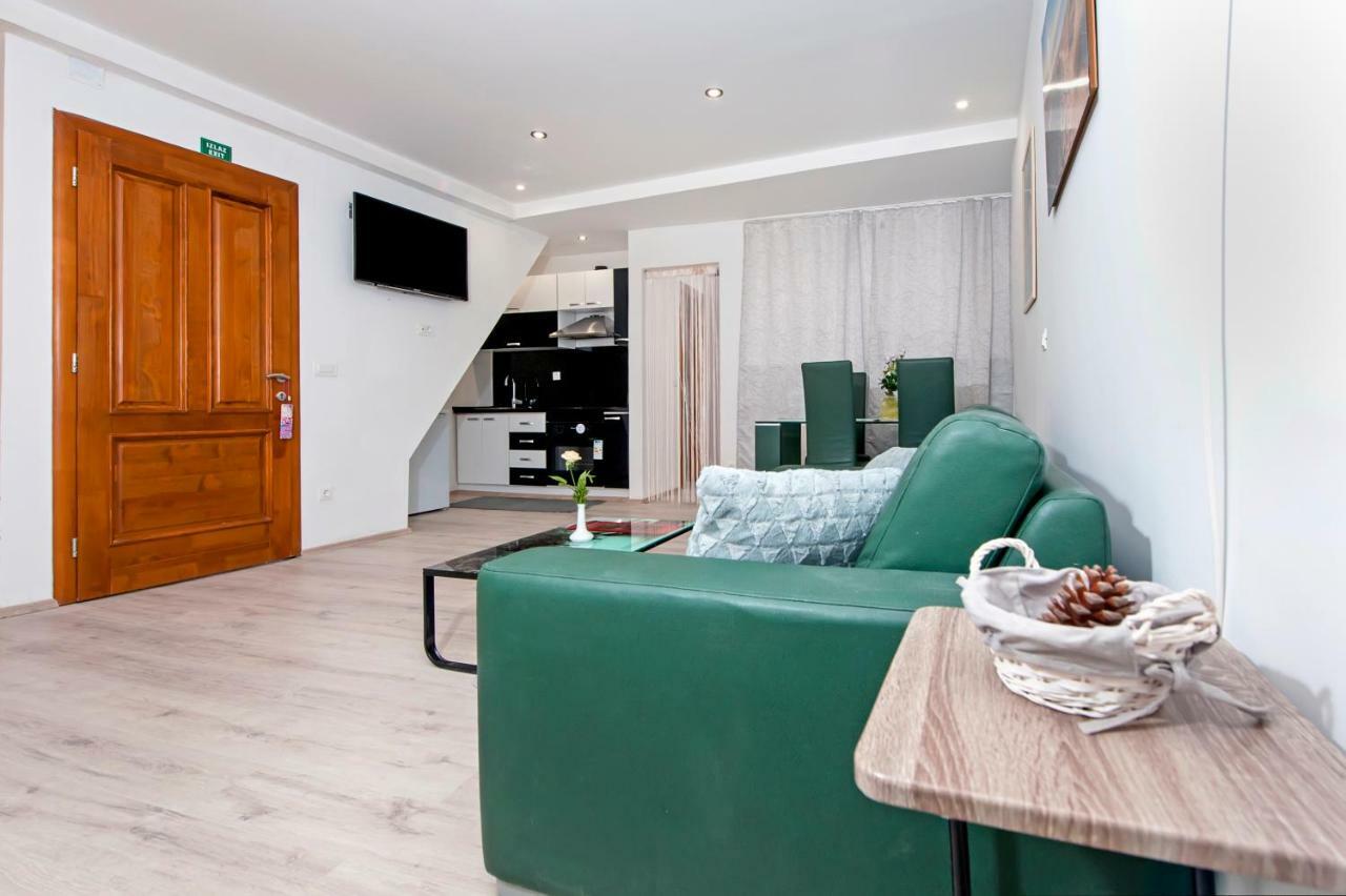 Studio Apartment Magic Ровин Екстериор снимка