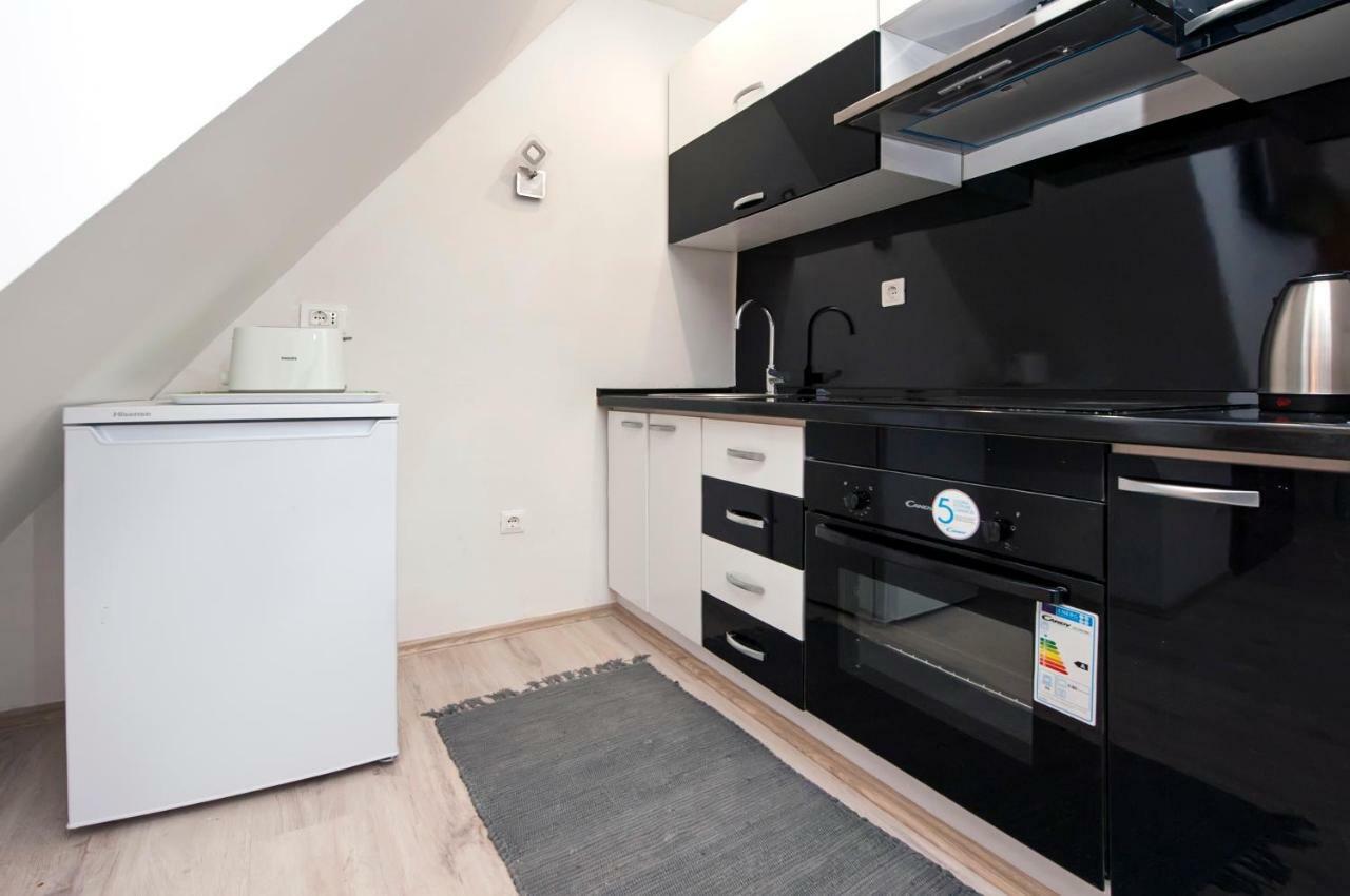 Studio Apartment Magic Ровин Екстериор снимка