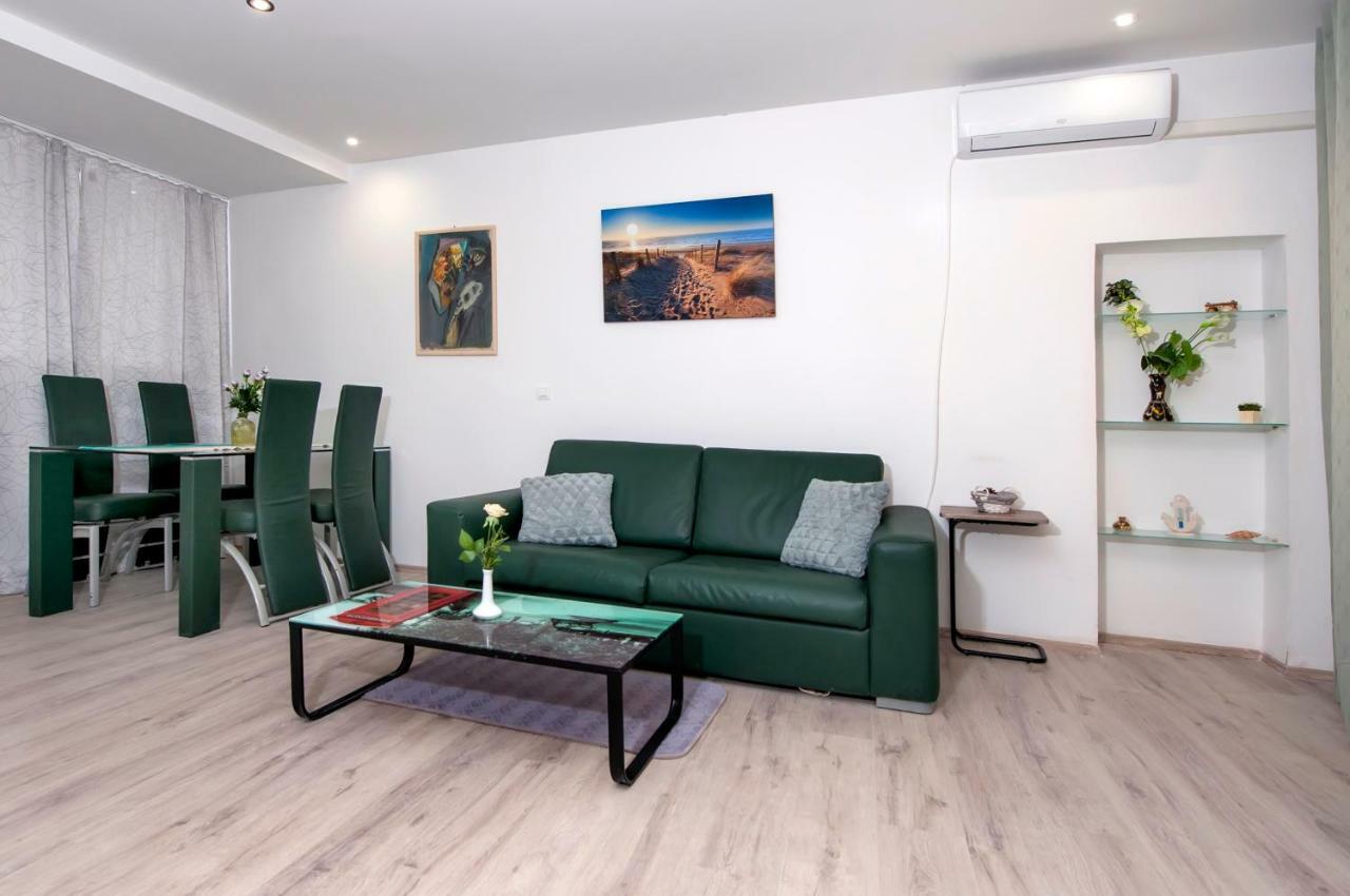 Studio Apartment Magic Ровин Екстериор снимка