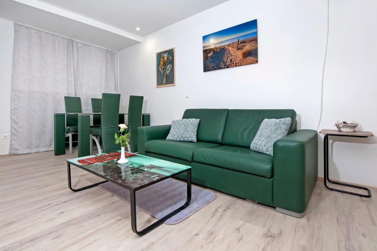 Studio Apartment Magic Ровин Екстериор снимка