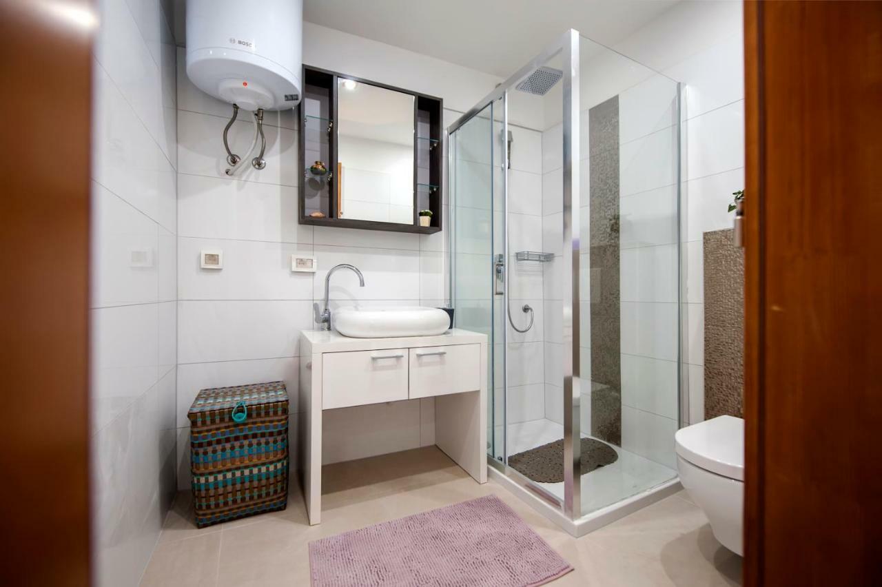 Studio Apartment Magic Ровин Екстериор снимка