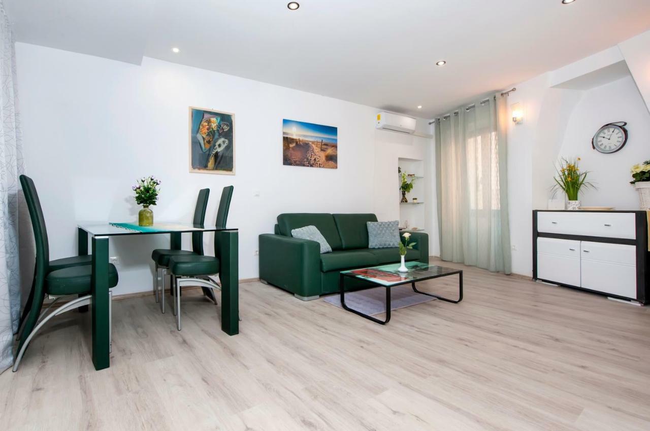 Studio Apartment Magic Ровин Екстериор снимка