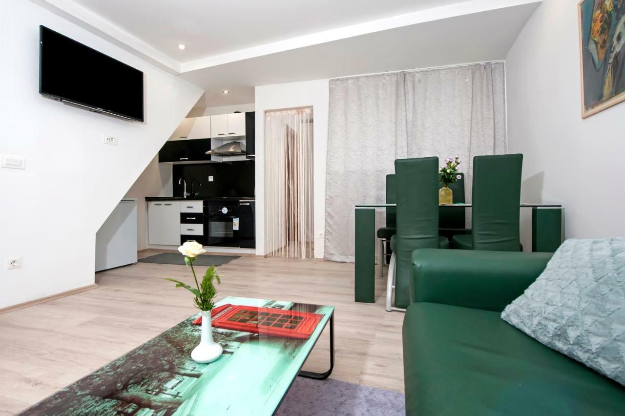 Studio Apartment Magic Ровин Екстериор снимка